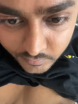 Snapshot of blrguychub chatting on October 2025 02:19:01 PM blrguychub online show from October 2025 02:19:01 PM