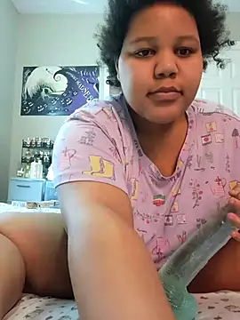 Snapshot of chocolate_bella chatting on April 2026 03:12:01 PM chocolate bella online show from April 2026 03:12:01 PM