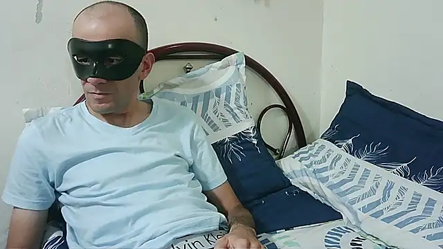 Snapshot of coplehot27 chatting on November 2025 03:46:01 PM coplehot27 online show from November 2025 03:46:01 PM