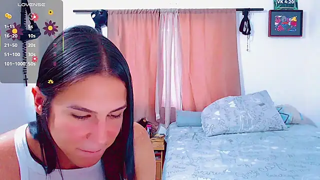 Snapshot of Azley_sweet chatting on February 2025 06:56:01 PM Azley sweet online show from February 2025 06:56:01 PM