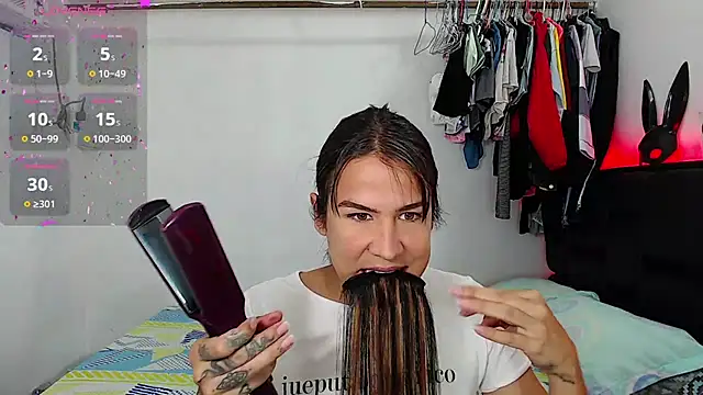 Snapshot of Azley_sweet chatting on June 2026 01:01:02 PM Azley sweet online show from June 2026 01:01:02 PM