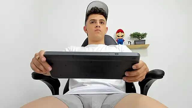 Snapshot of Mikecooper chatting on October 2025 12:30:02 AM Mikecooper online show from October 2025 12:30:02 AM