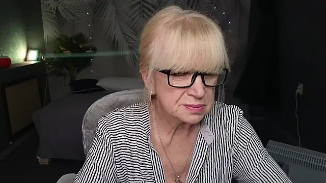 Snapshot of Sabina_Ros chatting on December 2025 08:12:01 AM Sabina Ros online show from December 2025 08:12:01 AM