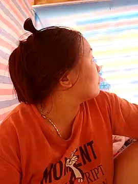 Snapshot of Love-Ly99 chatting on October 2025 04:34:01 AM Love-Ly99 online show from October 2025 04:34:01 AM