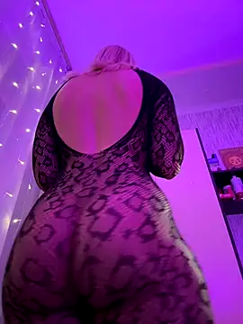 Snapshot of miss_veroNika chatting on November 2025 10:47:02 AM miss veroNika online show from November 2025 10:47:02 AM