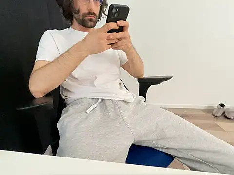 Frankieyyy1 online show from May 2026 03:08:02 PM