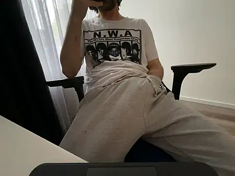 Frankieyyy1 online show from May 2026 04:43:02 AM
