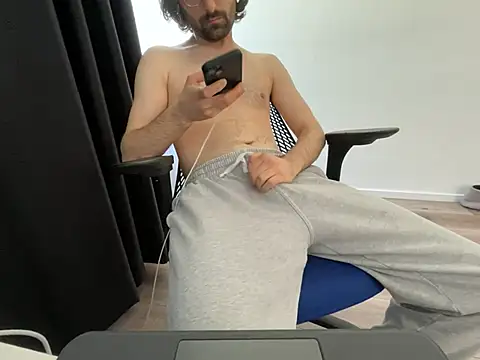 Frankieyyy1 online show from May 2026 08:32:01 AM