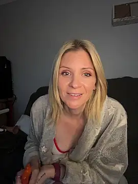 Lexi-Lux-X online show from November 2025 01:37:01 AM