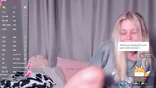 Snapshot of AngelAnty chatting on September 2025 04:06:02 PM AngelAnty online show from September 2025 04:06:02 PM