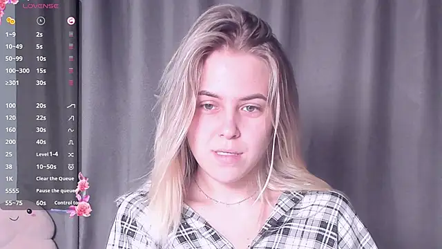 Snapshot of AngelAnty chatting on October 2025 03:24:01 PM AngelAnty online show from October 2025 03:24:01 PM