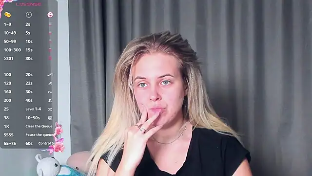 Snapshot of AngelAnty chatting on November 2025 03:24:01 PM AngelAnty online show from November 2025 03:24:01 PM