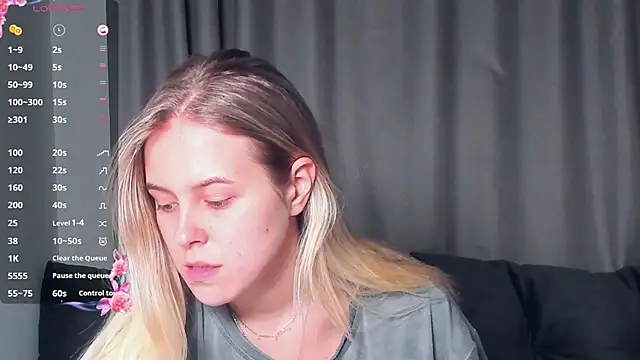 Snapshot of AngelAnty chatting on November 2025 04:18:02 PM AngelAnty online show from November 2025 04:18:02 PM