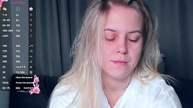 Snapshot of AngelAnty chatting on November 2025 01:10:01 PM AngelAnty online show from November 2025 01:10:01 PM