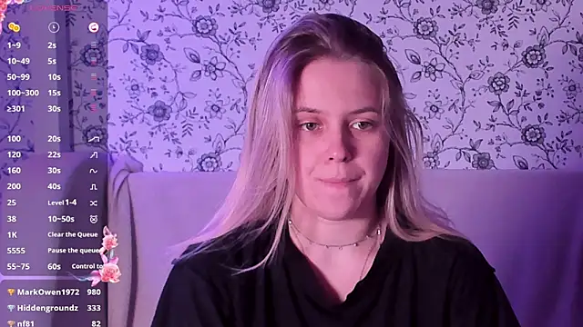 Snapshot of AngelAnty chatting on December 2025 07:53:02 PM AngelAnty online show from December 2025 07:53:02 PM