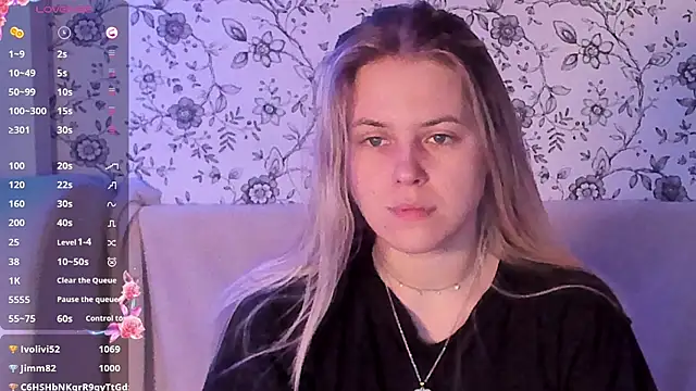 Snapshot of AngelAnty chatting on December 2025 02:13:01 PM AngelAnty online show from December 2025 02:13:01 PM