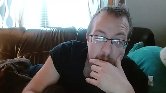 Snapshot of MEAT4urGRILL chatting on December 2025 05:18:02 PM MEAT4urGRILL online show from December 2025 05:18:02 PM