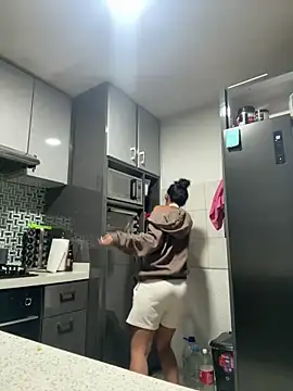 Snapshot of lynn9000 chatting on September 2025 04:39:02 AM lynn9000 online show from September 2025 04:39:02 AM