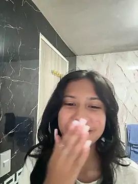 Snapshot of lynn9000 chatting on September 2025 06:51:02 AM lynn9000 online show from September 2025 06:51:02 AM