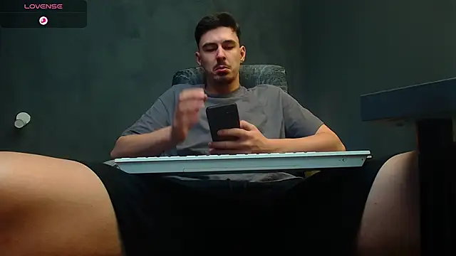 Snapshot of EnzoRace chatting on September 2025 05:29:01 AM EnzoRace online show from September 2025 05:29:01 AM