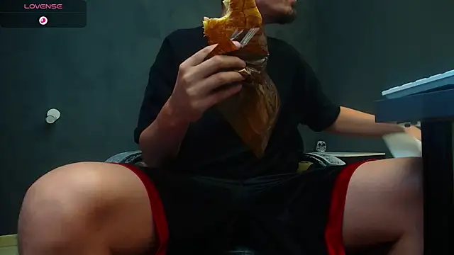 Snapshot of EnzoRace chatting on September 2025 04:59:02 AM EnzoRace online show from September 2025 04:59:02 AM