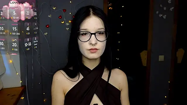 Snapshot of AlicaMoons chatting on September 2025 11:32:02 AM AlicaMoons online show from September 2025 11:32:02 AM