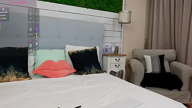 Snapshot of JenniferLovve chatting on September 2025 04:12:01 AM JenniferLovve online show from September 2025 04:12:01 AM