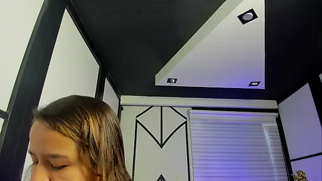 ElaBourn  online show from September 2025 01:13:01 PM