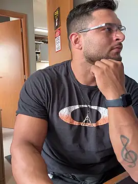 Snapshot of KRYSTALIZEDY chatting on December 2025 11:04:02 AM KRYSTALIZEDY online show from December 2025 11:04:02 AM