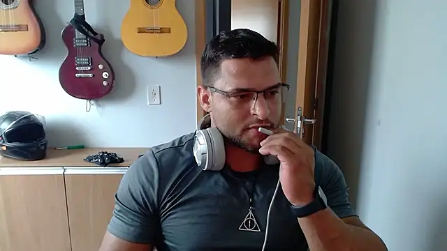 Snapshot of KRYSTALIZEDY chatting on January 2026 07:39:01 PM KRYSTALIZEDY online show from January 2026 07:39:01 PM