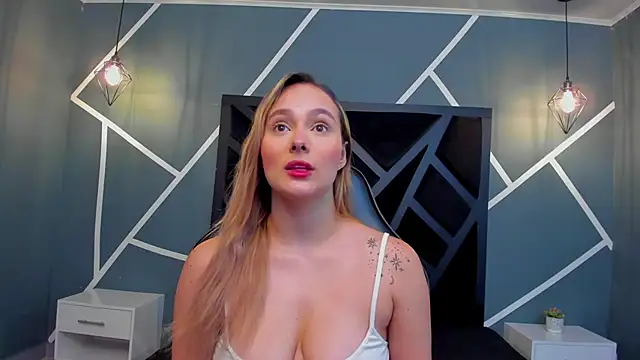 Emmaa white  online show from November 2025 11:21:01 AM