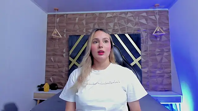 Emmaa white  online show from April 2026 05:13:02 PM