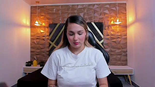 Emmaa white  online show from April 2026 05:15:01 PM