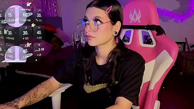 larah uwu online show from February 2026 07:57:02 PM