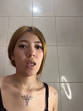 Snapshot of _Cristalfoxx4 chatting on September 2025 11:10:01 PM Cristalfoxx4 online show from September 2025 11:10:01 PM