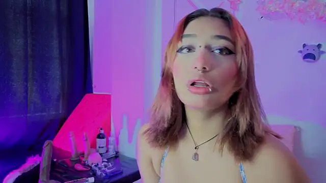 zoelight18 online show from October 2025 06:42:01 PM