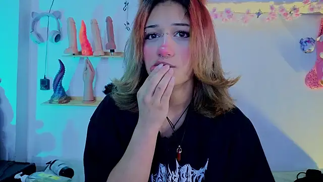 zoelight18 online show from December 2025 07:40:02 PM