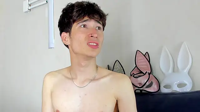 Snapshot of _DantFox_ chatting on September 2025 04:33:02 AM DantFox online show from September 2025 04:33:02 AM