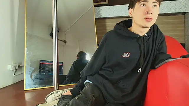 Snapshot of _DantFox_ chatting on September 2025 08:25:01 PM DantFox online show from September 2025 08:25:01 PM