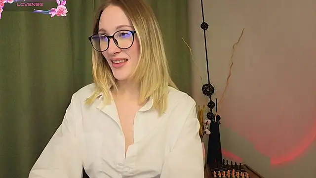 Snapshot of BiancaHelo chatting on September 2025 11:24:02 AM BiancaHelo online show from September 2025 11:24:02 AM