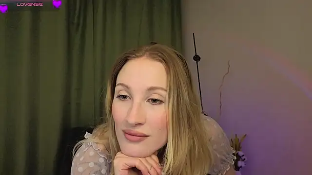 Snapshot of BiancaHelo chatting on September 2025 11:03:01 AM BiancaHelo online show from September 2025 11:03:01 AM