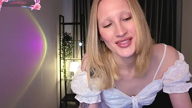 Snapshot of BiancaHelo chatting on October 2025 02:40:02 PM BiancaHelo online show from October 2025 02:40:02 PM