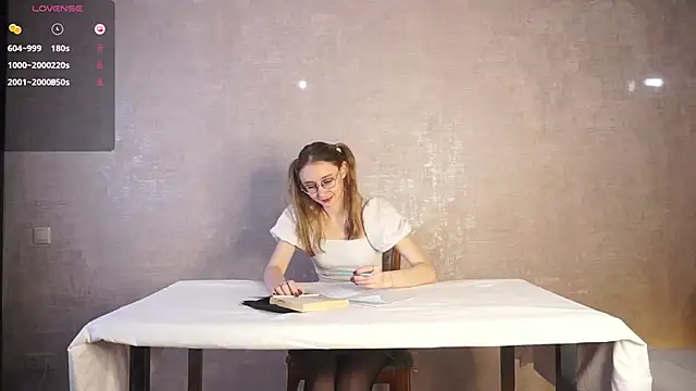 BeatrixHiett online show from October 2025 03:59:02 AM