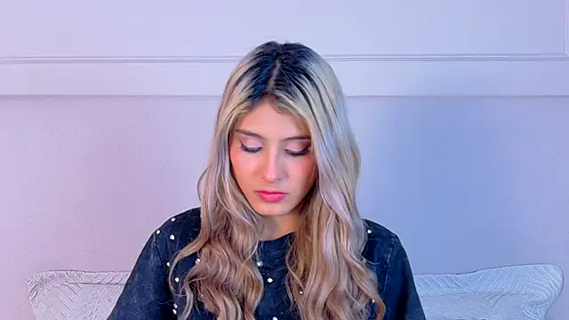 ZoehAngel online show from October 2025 11:18:01 AM