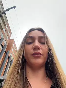 Ninabigtitied online show from May 2026 08:05:01 PM