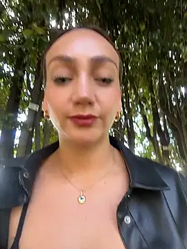 Ninabigtitied online show from May 2026 07:32:01 PM