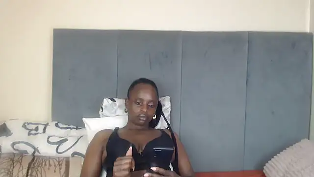 Snapshot of Jah-Queen chatting on September 2025 07:52:02 AM Jah-Queen online show from September 2025 07:52:02 AM