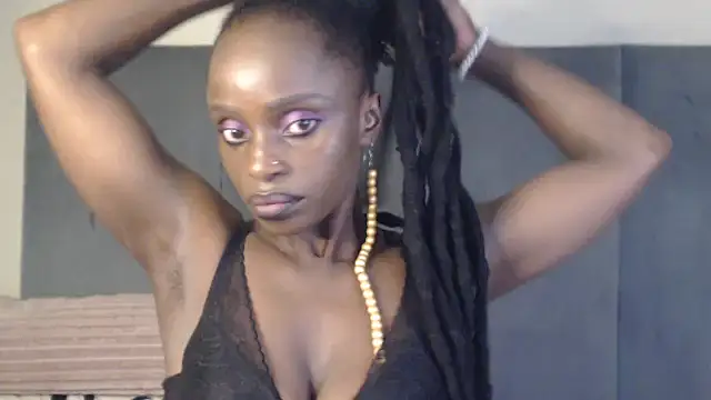 Snapshot of Jah-Queen chatting on September 2025 04:43:02 PM Jah-Queen online show from September 2025 04:43:02 PM