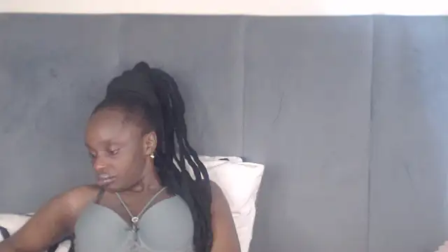 Snapshot of Jah-Queen chatting on October 2025 04:19:02 AM Jah-Queen online show from October 2025 04:19:02 AM