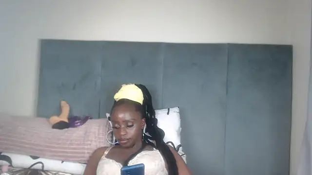 Snapshot of Jah-Queen chatting on November 2025 10:19:02 PM Jah-Queen online show from November 2025 10:19:02 PM